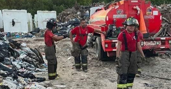 Sofocan incendio del basurero de Holbox