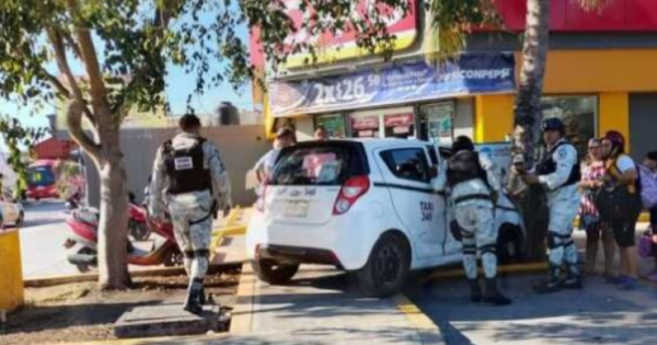 Encontronazo entre un vehículo de la GN y un taxi deja tres lesionados