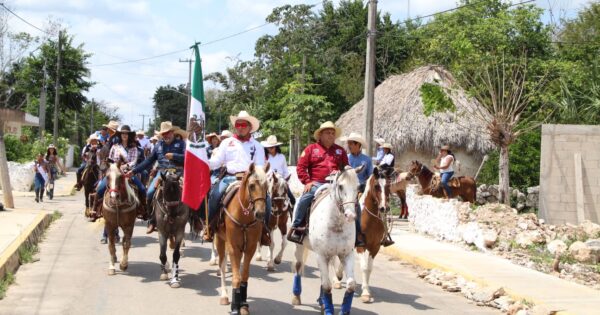 Tradicional cabalgata en la Feria de la Primavera en José María Morelos