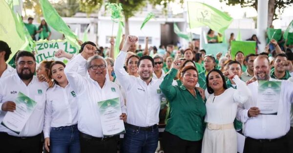 Renán Sánchez Tajonar y pevemistas en Puerto Morelos