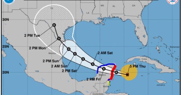 Tulum espera el impacto del huracán Beryl