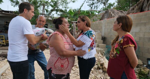 Gobernadora entrega apoyo alimentario a familias de Tulum afectadas por Beryl