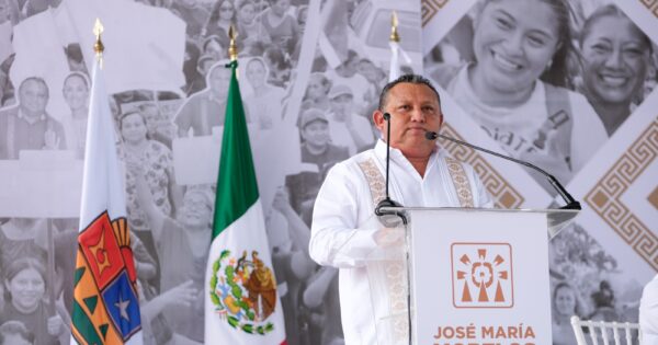 En una emotiva sesión solemne de Cabildo, Erik Borges Yam asumió el cargo de presidente municipal de José María Morelos, con la presencia destacada de la gobernadora Mara Lezama Espinosa.