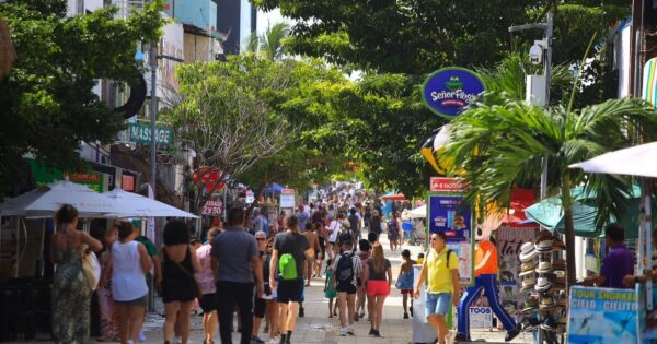 Invitan al concurso "Navidad Mágica en la Quinta Avenida" en Playa del Carmen