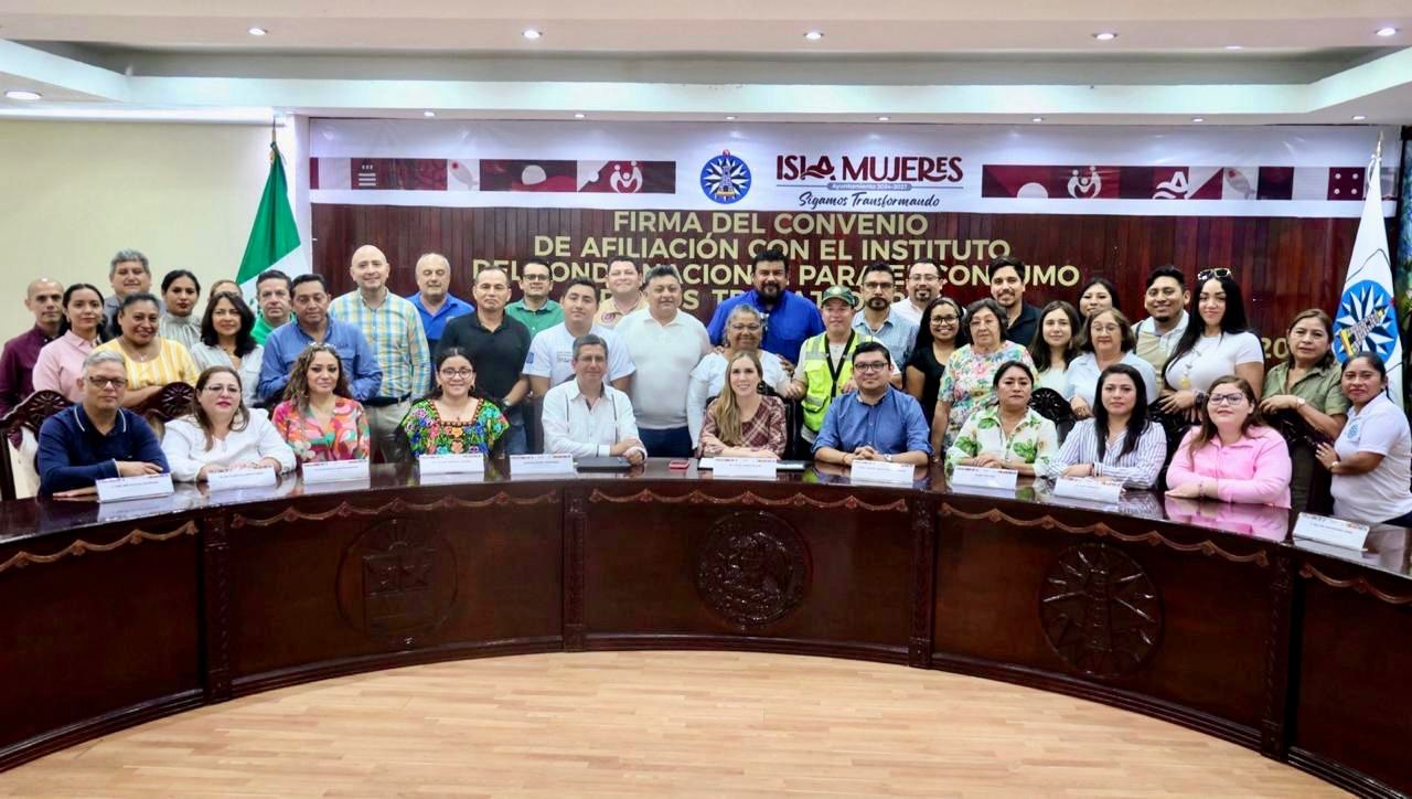 Ayuntamiento de Isla Mujeres firma convenio con Fonacot y restituye beneficios a trabajadores