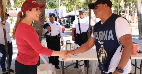 Atenea Gómez Ricalde supervisa la seguridad y limpieza en Isla Mujeres