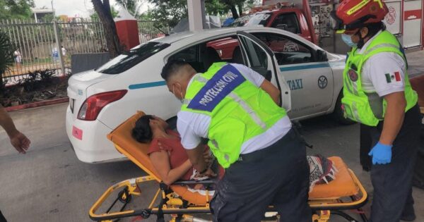 Mujer da a luz dentro de un taxi en Playa del Carmen; Protección Civil la asistió durante el parto