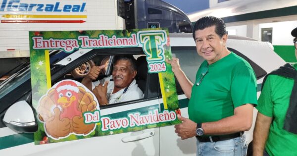 El Sindicato de Taxistas "Andrés Quintana Roo" entrega más de 15 mil pavos navideños