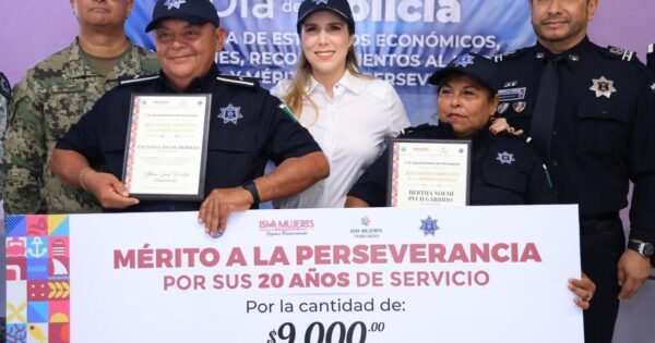 Isla Mujeres celebra el Día Internacional del Policía con reconocimientos y beneficios