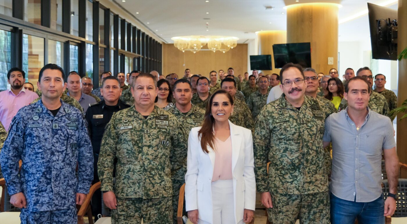 Mara Lezama encabeza conferencia con altos mandos militares