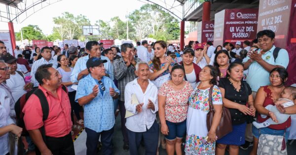 Gobernadora de Quintana Roo atiende a más de mil personas en audiencia pública