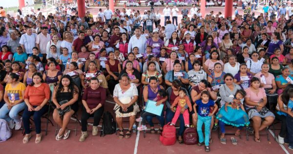 Mara Lezama y Mary Hernández empoderan a las mujeres con programa social en Carrillo Puerto