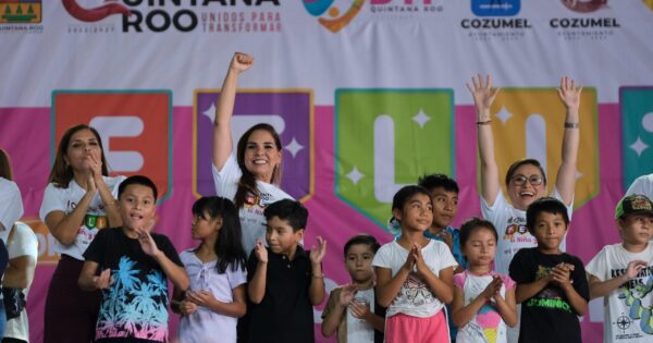 Mara Lezama convive con las niñas y los niños